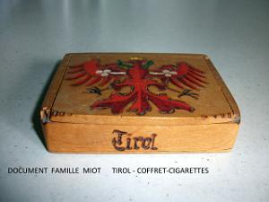 231 Coffret bois TYROL 1945 MD000614